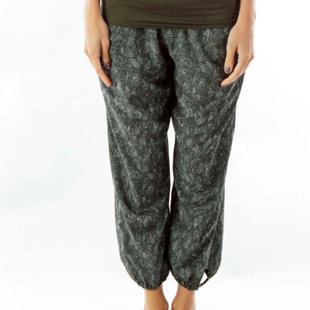 Lululemon Om Pant Jazzy White Gator Green